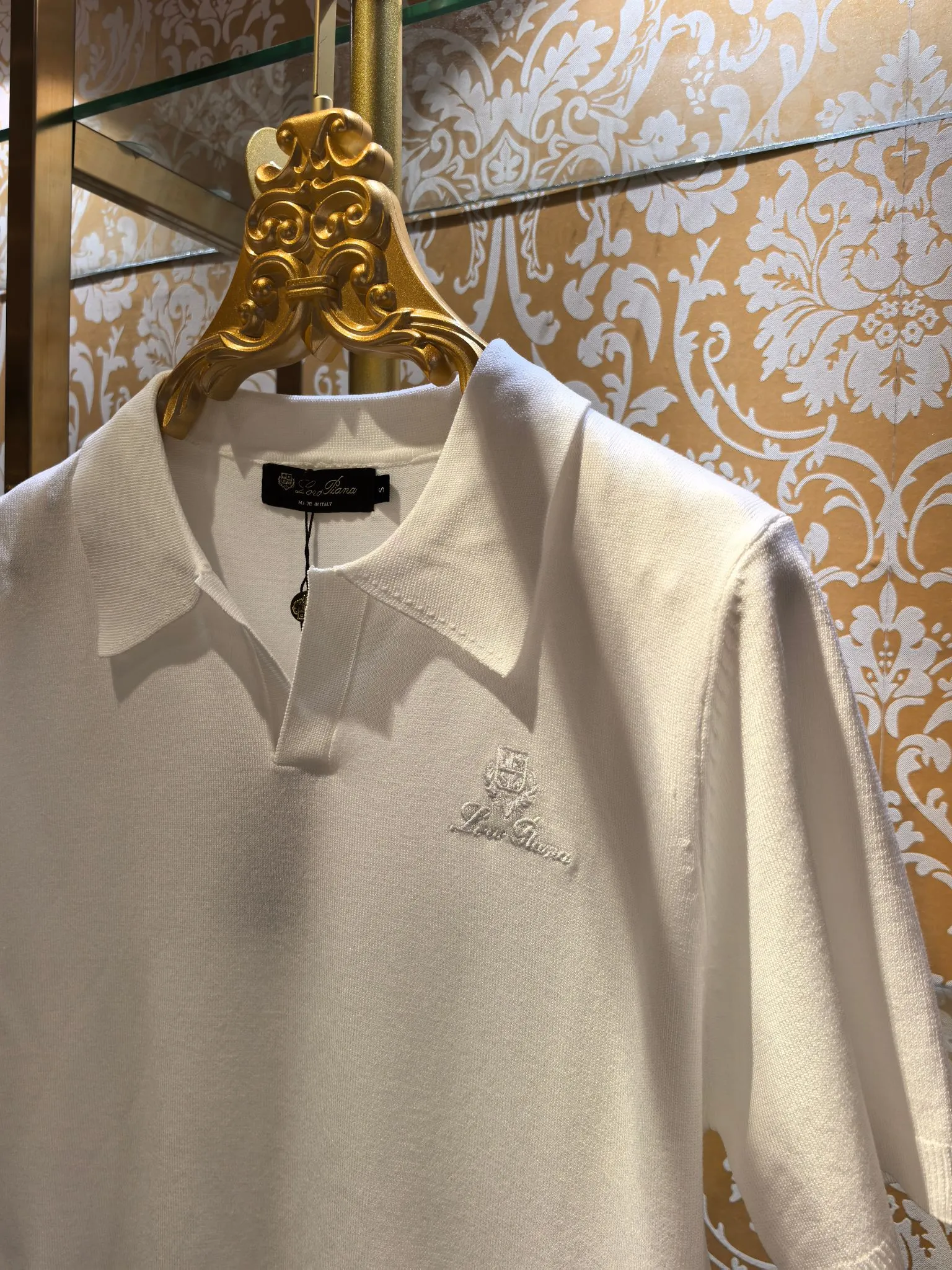 Counter synchronization Loro Piana 2026/ss New Arrival sweater Loro Piana chest embroidery The fabric is perfectly made with 14 needles of imported machines. The counter restores one-to-one upper body spirit Comfortable Breathable Slim fit Color White Sizes 46 48 50 52